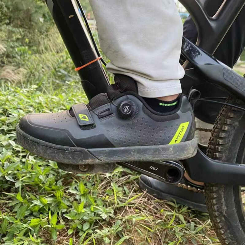 Commuting On Mountain Bike - Avitus-マウンテンバイクシューズ,フラットペダルシューズ,フリーライド,ダウンヒル,ロード,デュアルスラローム
