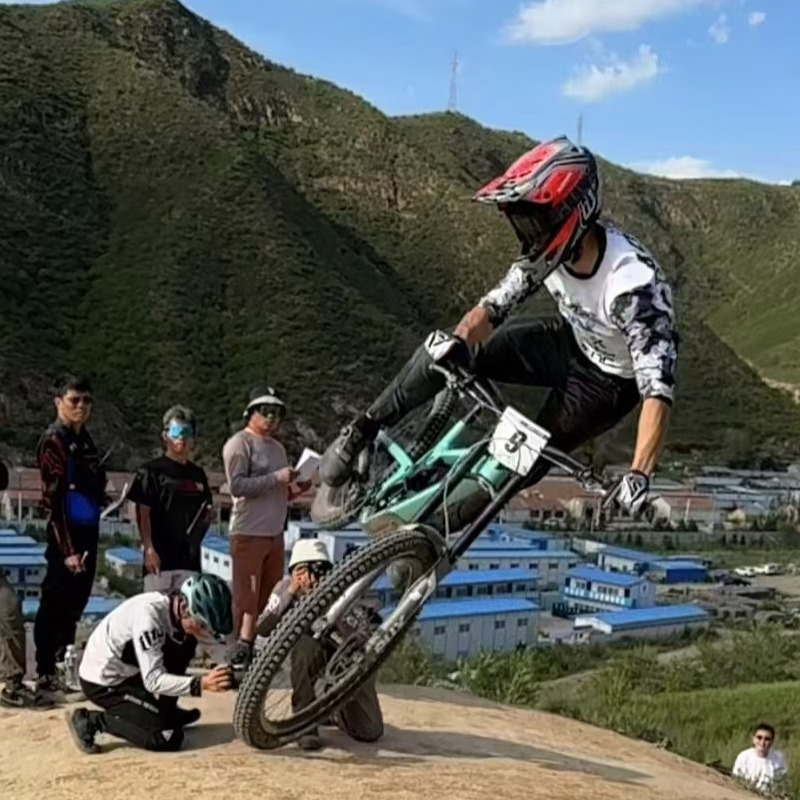 Avitus-マウンテンバイクシューズ,フラットペダルシュー - Commuting On Mountain Bike のレビューと価格
